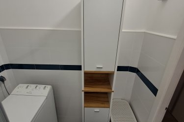 Debrecen, Martonfalvi utca – kiadó egy 56 m²-es lakás
Bérleti díj: 190.000-Ft/hó + rezsi
Az ingatlan jellemzői:
-56 m²-es, magasföldföldszinti lakás
-egyetemhez közeli, villamosmegálló 10 perc gyalogtávolságra található a Károli Gáspár utcán
-konyha, nappali, 2 hálószoba, fürdőszoba + szeparált WC+ erkély
-Bútorozott és gépesített 
-Klimatizált
-Központi fűtés
-Parkolás: a környéken fizetős
-Közös költség: 6000 Ft / hónap.
-Dohányzás nem megengedett
-Azonnal költözhető, 240.000Ft kaució szükséges
Érdeklődni az alábbi telefonszámon lehet:
+36-30-205-3712
