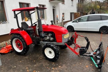 Kompakt 4x4-es traktor