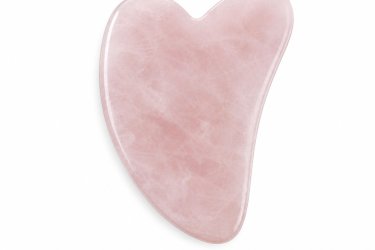 Rózsaszín gua sha masszázskő archoz és testhez