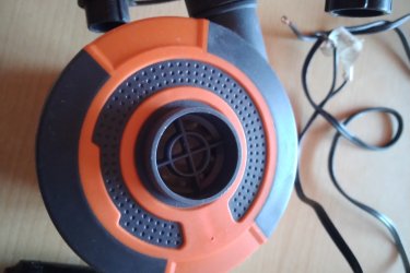 Narancsszínű medence víz szivattyú