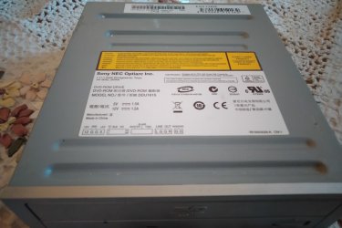 DVD-ROM (Belső Olvasó)