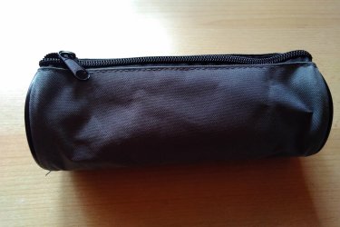 Szürke színű tolltartó