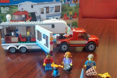 LEGO City - Furgon és lakókocsi (60182)