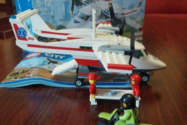 LEGO City - Mentőrepülőgép (60116)