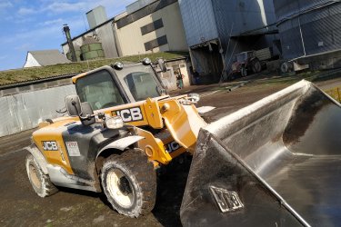 JCB 525-60 Agri Plus típusú kompakt teleszkópos rakodó eladó.
Teljes gém előrenyílás 3 méter. 6 méter magasra emel maximálisan.
55 KW/74 LE
2,5 literes négyhengeres JCB diesel motor.
2017 évjárat. 3452 üzemóra.
A gép teljesen felújított állapotú, Megtekinthető Városföldön.
Ára: 16.000.000 ft Áfa
Érdeklődni: Demcsik László műszaki vezetőnél a 202599926-os telefonszámon munkaidőben 6-14:00 óráig vagy email-ben: muszak@varosfoldiagrar.hu