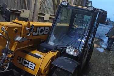 JCB 525-60 Agri Plus típusú kompakt teleszkópos rakodó eladó.
Teljes gém előrenyílás 3 méter. 6 méter magasra emel maximálisan.
55 KW/74 LE
2,5 literes négyhengeres JCB diesel motor.
2017 évjárat. 3452 üzemóra.
A gép teljesen felújított állapotú, Megtekinthető Városföldön.
Ára: 16.000.000 ft Áfa
Érdeklődni: Demcsik László műszaki vezetőnél a 202599926-os telefonszámon munkaidőben 6-14:00 óráig vagy email-ben: muszak@varosfoldiagrar.hu