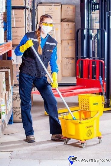 124/2. PÁROS ÁLLÁS Takarítás németországi állás takarító vállalatnál Boden-tó Páros takarító német állás takarító munkahelyen A2 német tudással és gyakorlattal. Kizárólag párban jelentkezhetnek (az állás egyedül nem tölthető be). Órabér 15,-€ bruttó. Munkaidő havi 172 óra amivel a fizetés 2.580,-€ bruttó/hó. Szállás külön szobában 300,-€. Az állás betöltéséhez "B" személygépkocsi jogosítvány szükséges mindkét dolgozó részére. Az összes aktuális állás és még több JÓ ÁLLÁS www.nemetmunka.hu -n. JELENTKEZÉS: -e-mailben német nyelvű, fényképes önéletrajz küldésével: nemetmunkateam@gmail.com vagy önéletrajz készítő APP-al, németül megírt önéletrajzzal: https://www.nemetmunka.hu/oneletrajz-keszito Telefon / WhatsApp / Viber : +49 1520 6359 328 (mindenkit visszahívunk) EXACT Personal UG 83229 Aschau i.Chiemgau Német munkaközvetítő cég Bajorországban. A közvetítésért vagy bármiért fizetni nem kell. www.nemetmunka.hu 2012 óta! …. és megoldódik! https://www.nemetmunka.hu/szobalany-takarito/1242-paros-takarito-bodensee 