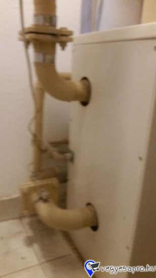 Hőterm 29 ESB álló gázkazán 30kW teljesítmény kifogástalan, működőképes állapotban kondenzációs kazánra váltás miatt eladó. Kémény csatlakozási idomok, víz oldali csatlakozási idomokkal , Computerm Q7 programozható szobatermosztát, Siemens 2000M csőtermosztát, kiegyenlítőtartály 20 L-es.