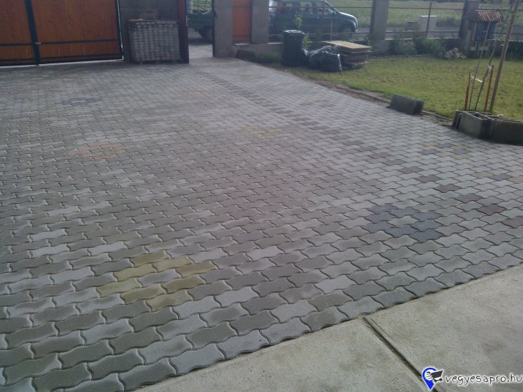 Vállalom családi házak és lakások felújítását, átalakítást, burkolást, hőszigetelést, gipszkarton szerelést, térkövezést, betonozást és mindennemű kőműves munka kivitelezését.Hívjon bizalommal!