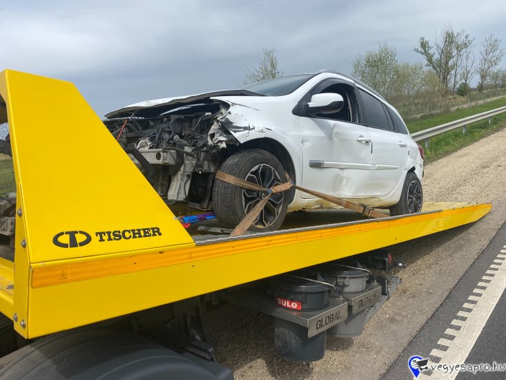 Lerobbant az autója az autópályán? Nem indul, vagy baleset érte? Mi ott vagyunk, amikor baj van! ✅ Gyors helyszíni kiszállás az M7, M1, M0 autópályák mentén ✅ 0–24 órás ügyelet, ünnepnapokon is ✅ Autó, furgon, motor mentés és szállítás ✅ Bikázás, defekt, műszaki hiba esetén azonnali segítség Mészáros Autómentő Kft. – az autópálya megmentője. Tel.: 06 20 9188 649 ???? Hívjon most, és már indulunk!