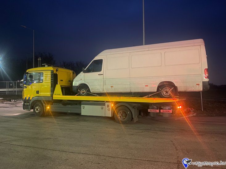 Lerobbant vagy nem indul az autója az M3, 2/A vagy M31 autópályán? Ne kockáztass az út szélén – mi azonnal indulunk segíteni! ✅ Gyors kiszállás az M3 – 2/A – M31 vonalán ✅ 0–24 órás ügyelet, akár hétvégén és ünnepnapokon is ✅ Autó, kisteher, furgon és motor mentés ✅ Bikázás, defekt, műszaki hiba esetén azonnali segítség Mészáros Autómentő Kft. – az autópályák specialistája. Tel.: 06 20 9188 649 ???? Hívjon most, és már indulunk!