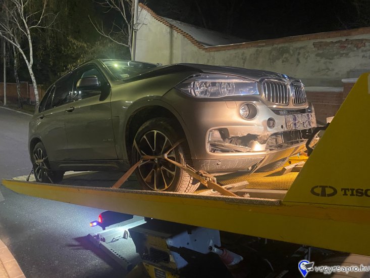 Nem indul a Volkswagen-je? Lerobbant, vagy műszaki problémát észlelt az úton?
Mészáros Autómentő Kft. azonnal a segítségére siet!

✅ Gyors és kíméletes Volkswagen autómentés és autószállítás
✅ 0–24 órás ügyelet, hétvégén és ünnepnapokon is
✅ Személyautó, SUV, kisteher – minden Volkswagen modellhez
✅ M7 – M1 – M0 – M3 – M31 autópályák mentén, országosan

Mészáros Autómentő Kft. – Volkswagen mentés profi szinten.
 Tel.: 06 20 9188 649
 Nem indul az autója? Segítünk – azonnal indulunk!