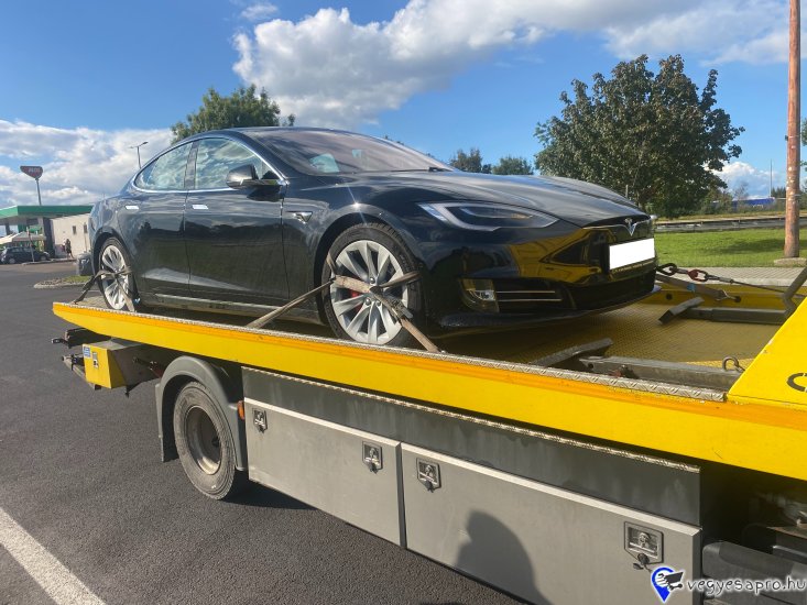 Lerobbant az autója Gödön vagy környékén? Nem indul? Mészáros Autómentő Kft. éjjel-nappal, gyorsan és biztonságosan segít! ✅ 0–24 órás autómentés Göd és Pest megye területén ✅ Személyautó, SUV, kisteherautó, furgon mentése ✅ Hétvégén és ünnepnapokon is rendelkezésre állunk ✅ Gyors indulás bárhonnan Hívjon minket bármikor: 06 20 9188 649 Nem indul az autója? Segítünk – azonnal indulunk!