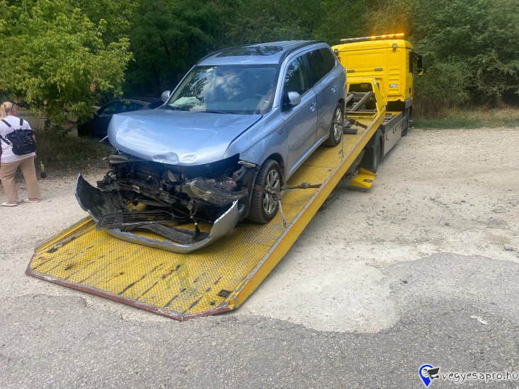 Lerobbant az autója Csömörön vagy környékén? Nem indul? Mészáros Autómentő Kft. éjjel-nappal, gyorsan és biztonságosan segít! ✅ 0–24 órás autómentés Csömör és Pest megye területén ✅ Személyautó, SUV, kisteherautó, furgon mentése ✅ Hétvégén és ünnepnapokon is rendelkezésre állunk ✅ Gyors indulás bárhonnan Hívjon minket bármikor: 06 20 9188 649 Nem indul az autója? Segítünk – azonnal indulunk!