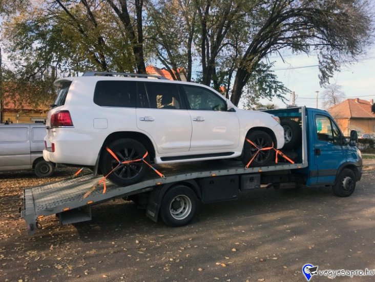 Ha autómentésről vagy furgonmentésről van szó, ne hagyd, hogy az úton rekedés bosszúságot okozzon. Az "Mészáros Autómentő Kft." segít, ha bármilyen autószállítási problémád merülne fel az Győr, Komárom, Csesznek térségben. Non-stop, az év minden napján elérhető vagyunk, hogy segítsünk elszállítani autódat vagy furgonodat a baleseti helyszínről vagy a meghibásodás helyszínéről.
Szakértő csapatunk és modern eszközeink garantálják, hogy autód vagy furgonod biztonságban érkezzen a kijelölt helyre. Az "Mészáros Autómentő Kft." minden esetben azonnal reagál, hogy minél hamarabb eljuthassunk hozzád és megoldhassuk a problémát.
Az "Mészáros Autómentő Kft." magas szintű szolgáltatást nyújt, versenyképes árakon és rugalmas ügyfélszolgálattal. Bármilyen speciális igényed van, mi minden esetben alkalmazkodunk az ügyfelek egyedi kéréseihez.
Ne várj tovább! Ha autómentésre vagy furgonmentésre van szükséged, hívj minket bizalommal az "Mészáros Autómentő Kft."-t. Bízd ránk autószállítási feladataidat és nyugodtan indulj el utadra az Győr, Komárom, Csesznek térségben!
https://024automentes.hu/gyor-komarom-csesznek/
Mészáros Autómentő Kft.
Tel: 06 209188 649.