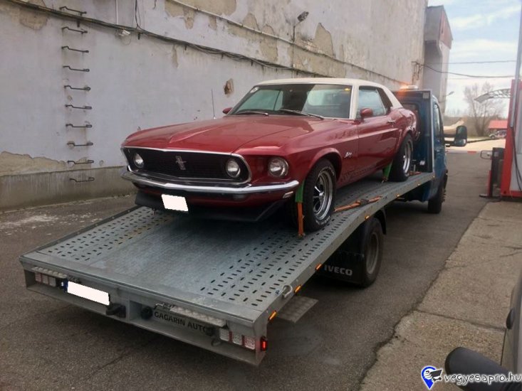 Ford autómentésre, autószállításra vagy furgonmentésre van szükséged Budapesten vagy a vonzáskörzetében? Ne aggódj, a segítség közel van! Az azonnali indulással rendelkező Ford autómentő szolgáltatásunk segít megoldani a problémáidat.
Tapasztalt csapatunk rendelkezik az összes szükséges eszközzel és szaktudással, hogy biztonságosan és időben elszállítsa autód vagy furgonod. Balesetet szenvedtél, vagy csak egyszerűen nem indul a járműved? Azonnal hívj minket a -es telefonszámon, és mi azonnal indulunk a segítségedre.
A Ford autómentés és autószállítás szolgáltatásaink versenyképes árakkal érhetőek el, amelyekről pontosan és átláthatóan tájékoztatunk. Nincsenek rejtett költségek vagy extra díjak, csak megbízható és elérhető árak.
Ha Ford autómentőre vagy autószállításra van szükséged, és egyben szeretnél egy megbízható és szakszerű autószervizt is választani, akkor a mi szolgáltatásunk az, amit keresel. Az azonnali indulással rendelkező Ford autószervizünk segít neked az autód javításában vagy karbantartásában, és garantáljuk, hogy az autód visszakerül a forgalomba mielőbb.
Ne habozz, ha problémád van az autóddal, hívj minket a .-es telefonszámon, és mi azonnal indulunk a segítségedre.
https://024automentes.hu/ford-automentes-ford-autoszallitas/
Mészáros Autómentő Kft.
Tel: 06 20 9188 649.