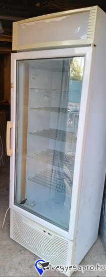 Eladó a képen látható hibátlanul működő, polchűtéses üvegajtós mélyhűtő. Iá: 280.000Ft. Érd: 06/20 392-9582 Szállításban tudok segíteni.