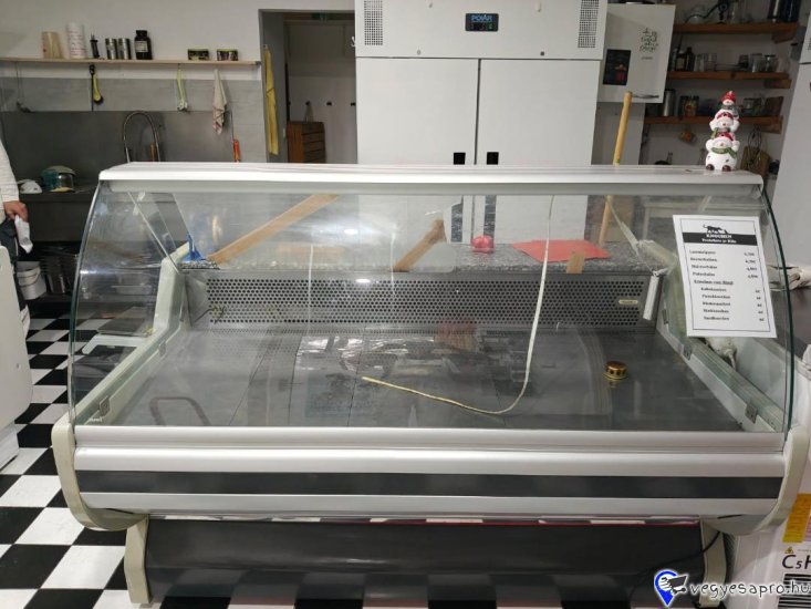 Eladó a képen látható digitális vezérlésü 170cm. széles, hajlított, ívelt üveges alsó tárolós, kitünő állapotban lévő használt hűtőpult. Iá: 280.000ft. Érd: 06/20 392-9582 Szállításban tudok segíteni.