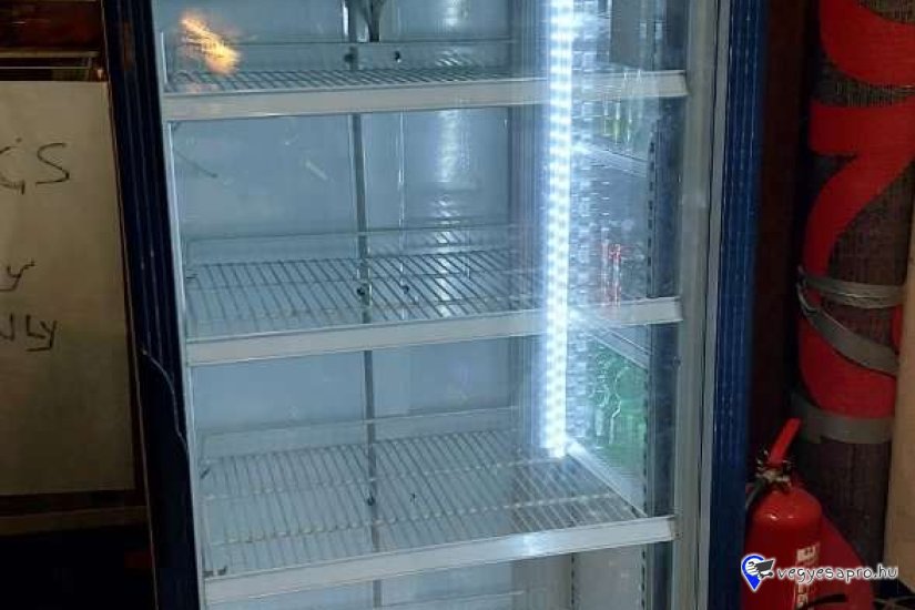 Üvegajtós Hűtővitrin Italhűtő