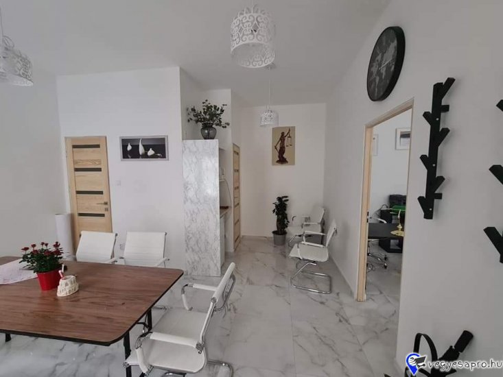 Ami csak egy lakásfelújításhoz kell!
 Prémium minőségű festés, mázolás, tapétázás
Munkácsi István vagyok!

Nagyobb szobafestéssel, kapcsolatos projektek mellet szívesen vállalok kisebb munkákat is a legkorszerűbb technológiákkal.
9 év szakmai tapasztalattal rendelkezem. Nálunk az első az ön kényelme éppen ezért , ha szeretné teljes egészében lebonyolítjuk a felújítást! Ön megálmodja, mi megvalósítjuk! Bátran mondja el nekünk kérését, álmait , biztosan tudunk segíteni! Nálunk a precíz pontos és tiszta munkakörnyezet alapvető, nem számít új vagy régi építésű az ingatlan amely felújítandó, itt minden feladat és mindenki egyenlő. Az árak? Nos áraink versenyképesek ugyanis csapatunk fiatalos , aktív dinamikus , ezért egy adott feladatot rövidebb idő alatt teljesítünk.
 Dobja fel élénk színekkel, vagy egy szép tapétával! 
Festés nagyon rövid határidővel!
Pattog a festék az ablakról? 
Nekünk mindegy, hogy új vagy régi, gyönyörűvé varázsoljuk.
Hívjon bátran, ingyenes helyszíni felmérésért,vagy írjon e-mailt 
 06205085638
proo.painter@gmail.com
24 órán belül felvesszük önnel a kapcsolatot.