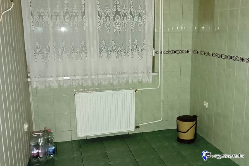 Eladó 105 m2-es, belső kétszintes társasházi Vácon a Cházár András utcában.