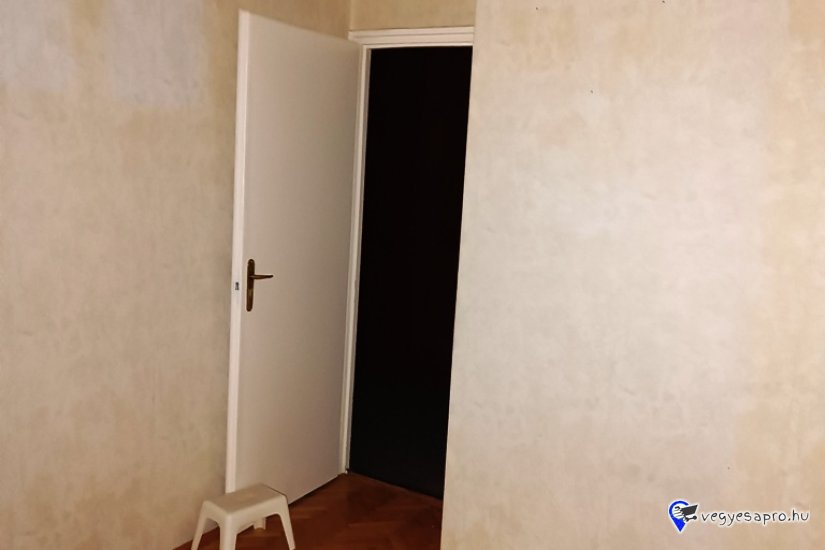 Eladó 105 m2-es, belső kétszintes társasházi Vácon a Cházár András utcában.