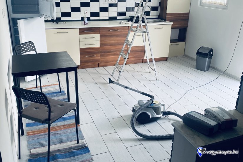 Különleges tanya eladó Dunavarsányban.
