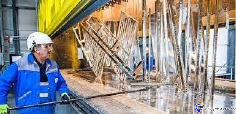 Baden-Württemberg tartományába Németországba Ulm környékére keresünk kollégákat fémipari munkára Cink üzembe Januári kezdéssel A munka feladata! -vas lépcsök korlátok csiszólása,sorjázása -kézi flex használata -hibák kijavitása ecsetel -3 -müszak de: 6:00-14:00 du: 14:00-22:00 éjszaka 22:00 - 06:00 Amit kinálunk! -német bejelentés -német szerzödés -német lakcim -német betegbiztósitás -emelkedö bérezés -szállást igényszerint biztósitunk -a munkábajárás szervezett - müszakpotlékok fizetve -német nyelvtudás A/1 A/2 -mindenben segitünk JELENTKEZNI LEHET EGY FÉNYKÉPES TELEFONSZÁMMAL ELLÁTOTT ÖNÉLETRAJZAL E-MAIL CIMÜNKRE! delnemetmunka@gmail.com TOVÁBBI INFORMÁCIÓÉRT KÉREM HOGY HIVJA A MEGADOTT TELEFONSZÁMOT KÉRÉSÉRE VISSZA HIVJUK! HÉTFÖTÖ-PÉNTEKIG 9:00- 16:00 HIVHATÓ +49/ 174 237 4478 