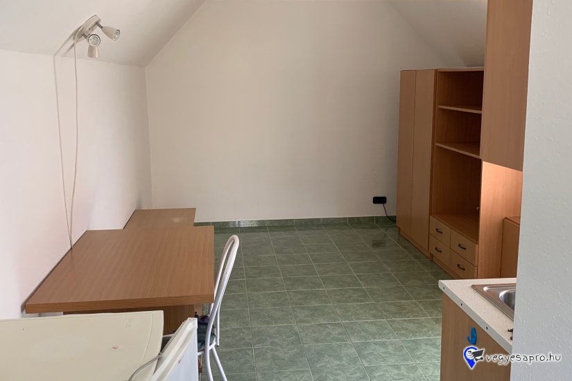 Kecskeméten kiadó 22 m2 es tetőtér a Petőfivárosban!