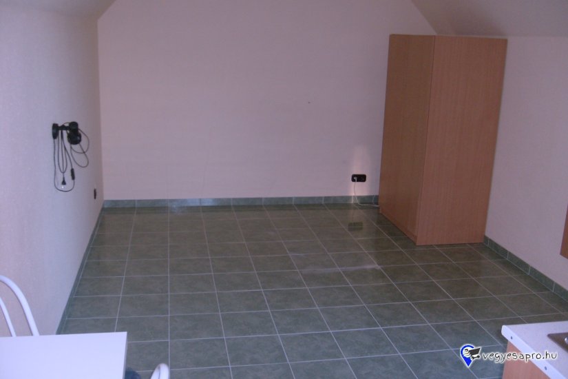 Kecskeméten kiadó 22 m2 es tetőtér a Petőfivárosban!
