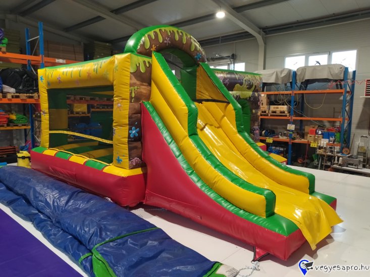 Eladó Slime Csúszdás Ugráló Gyártási év: 2025 Mérete: 5m x 7m x 3,5m Állapota: újszerű Ára: 1.100.000 Ft+ÁFA Tartozékok: befúvó motor, rögzítő vascövekek, műszaki vizsga (érvényes: 2028.02.13.), javító készlet, tároló zsák Átvételi időpont: Azonnal vihető