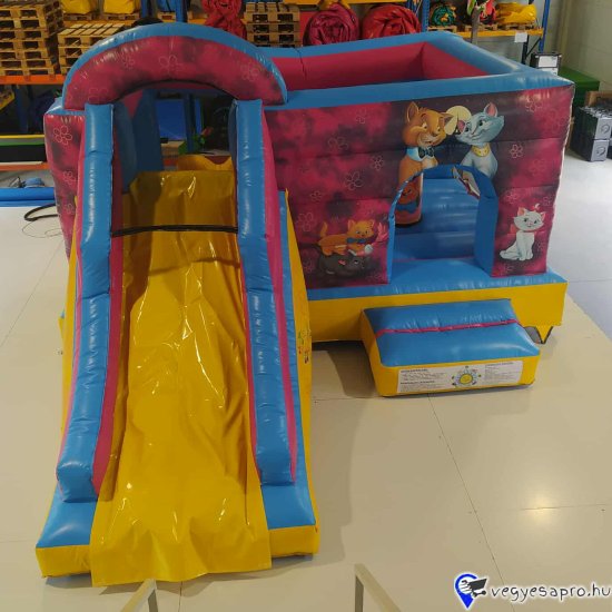 Eladó Cicás Csúszdás Ugráló Gyártási év: 2025 Mérete: 5m x 7m x 3,5m Állapota: új Ára: 1.450.000 Ft+ÁFA Tartozékok: befúvó motor, rögzítő vascövekek, műszaki vizsga, javító készlet, tároló zsák Átvételi időpont: Azonnal vihető