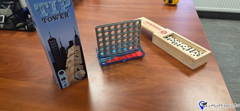Eladó egy Tip Tower ügyességi toronyjáték, egy összecsukható 4-es amőba és egy fa dobozos dominó készlet. Mindhárom játék szép állapotú, teljes és azonnal használható. A három játék egyben eladó Az ára: 10 000 Ft Ideális gyerekeknek, családoknak, ajándéknak vagy otthoni játékhoz. Tel.:06209413596