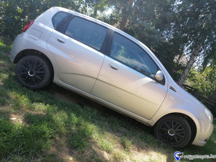 Eladásra kínálom szeretett Chevrolet Aveomat, típusváltás miatt. Hibátlan műszaki állapotban, a műszaki vizsgája 2027.04.30.-ig érvényes. Alacsony fogyasztású, 5 ajtós, kevés km. Karosszériája teljesen rozsda mentes, szép állapotú. 
Személyes megtekintés előtt mindenképpen egyeztessünk telefonon.