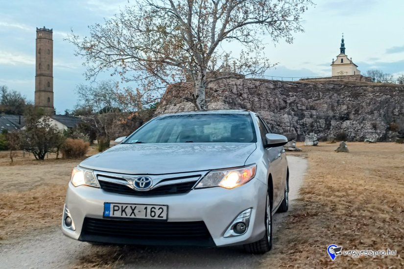Toyota Camry 2.5 XLE hybrid eladó