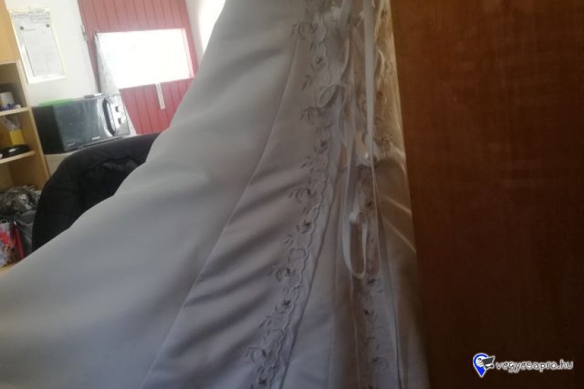 Esküvői ruha