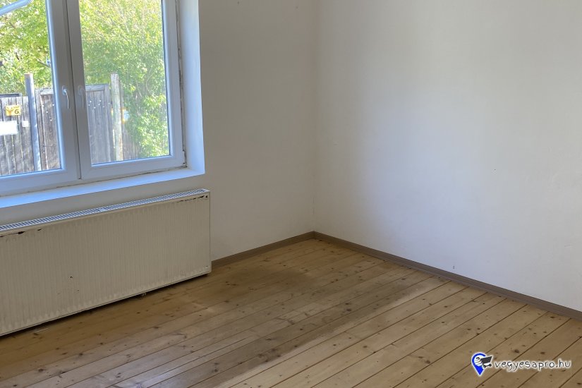 Költözzön a nyugalom szigetére! Családi ház napelemmel és hatalmas, élménydús kerttel Szeged-Szentmihályon